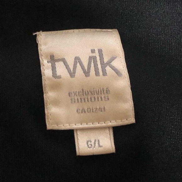 Black twik cross back fluttery above the knee dress - Picture 3 of 6